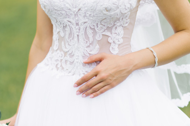 Cómo debe de limpiarse un vestido de novia? – Tintoreria Industrial