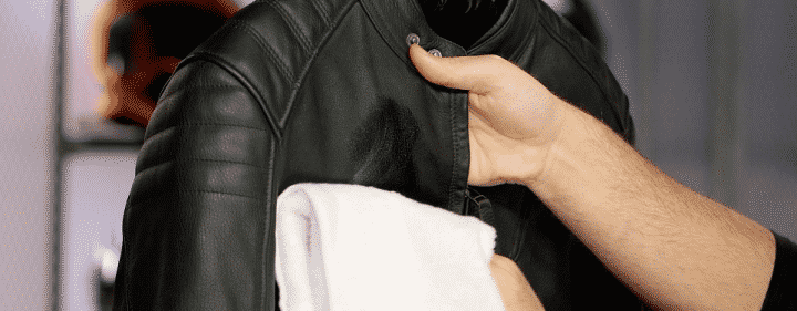 ¿Qué hago si mi ropa de cuero no se limpia bien?